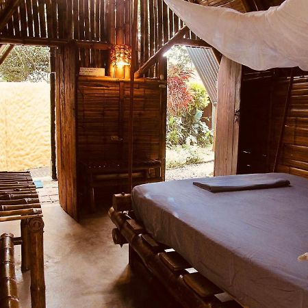 The Mudhouse Hostel Mompiche Bagian luar foto