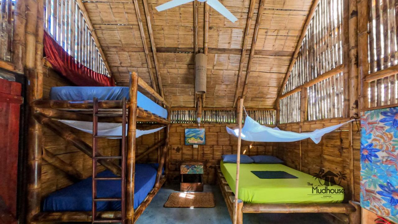 The Mudhouse Hostel Mompiche Bagian luar foto