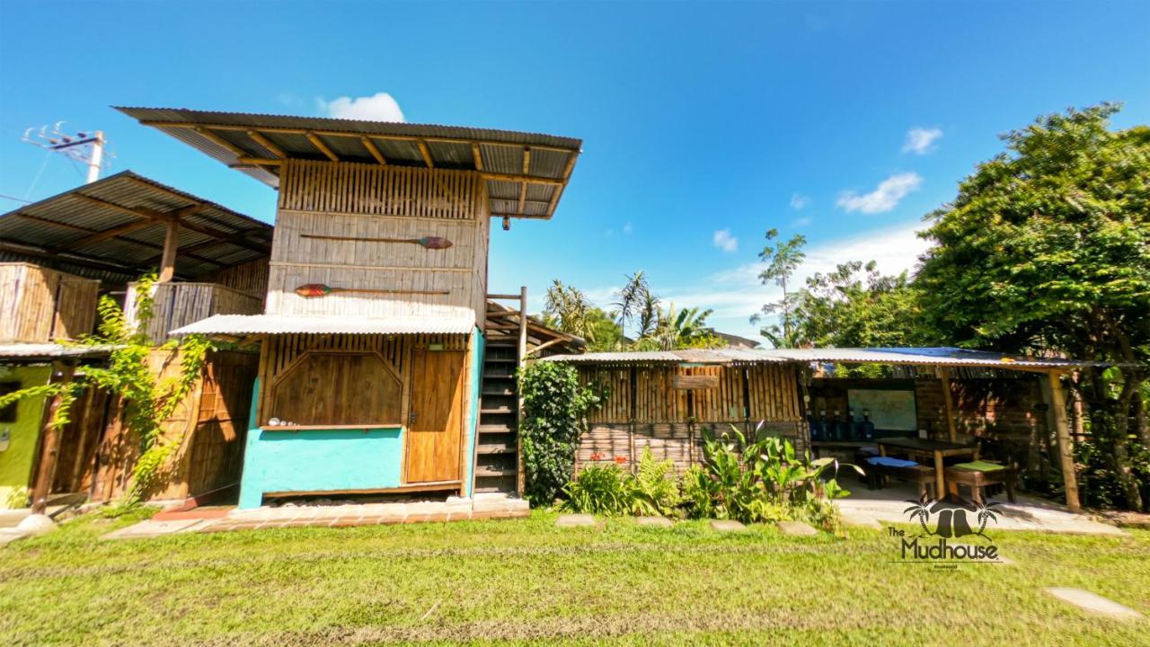 The Mudhouse Hostel Mompiche Bagian luar foto