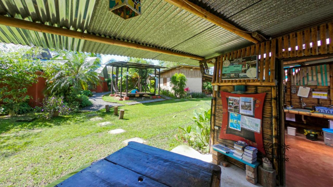 The Mudhouse Hostel Mompiche Bagian luar foto