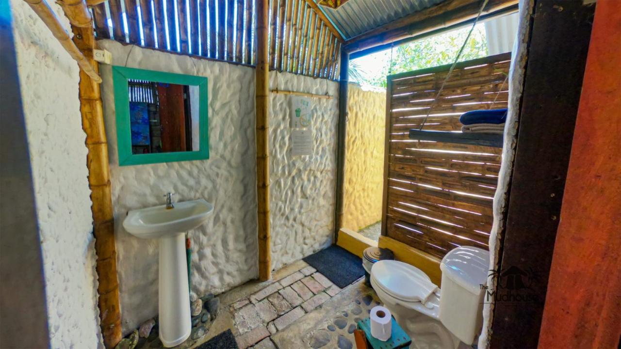 The Mudhouse Hostel Mompiche Bagian luar foto
