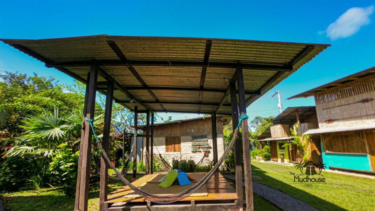 The Mudhouse Hostel Mompiche Bagian luar foto