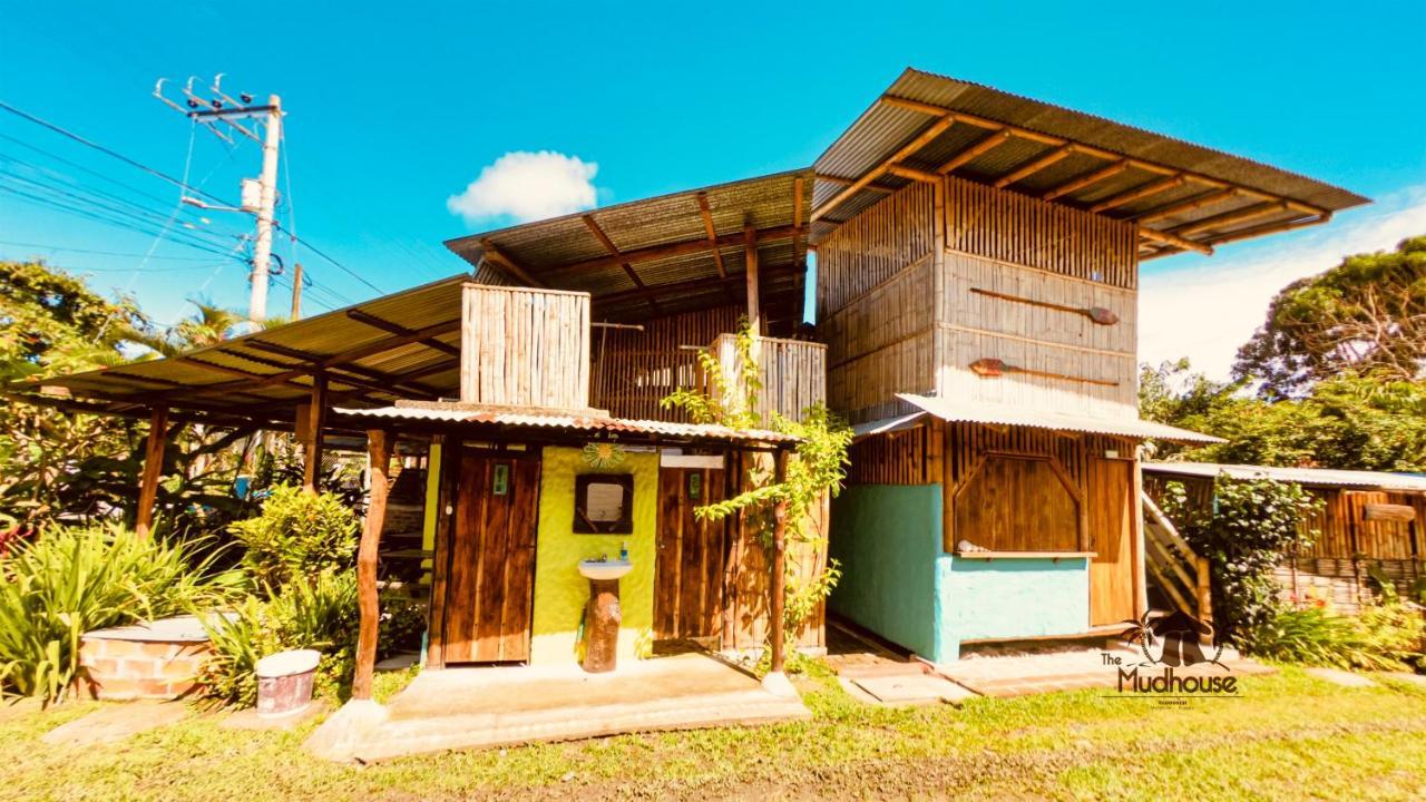 The Mudhouse Hostel Mompiche Bagian luar foto
