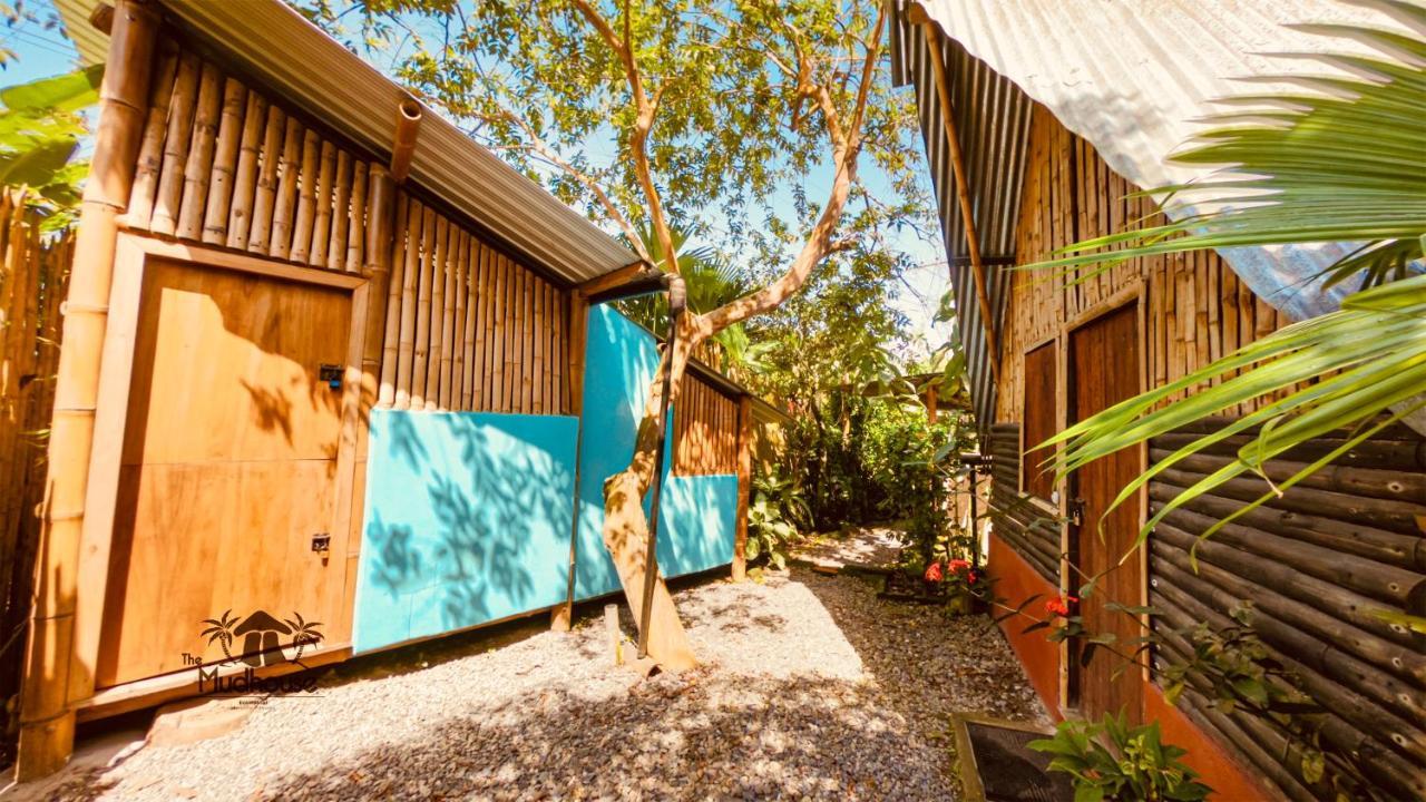The Mudhouse Hostel Mompiche Bagian luar foto