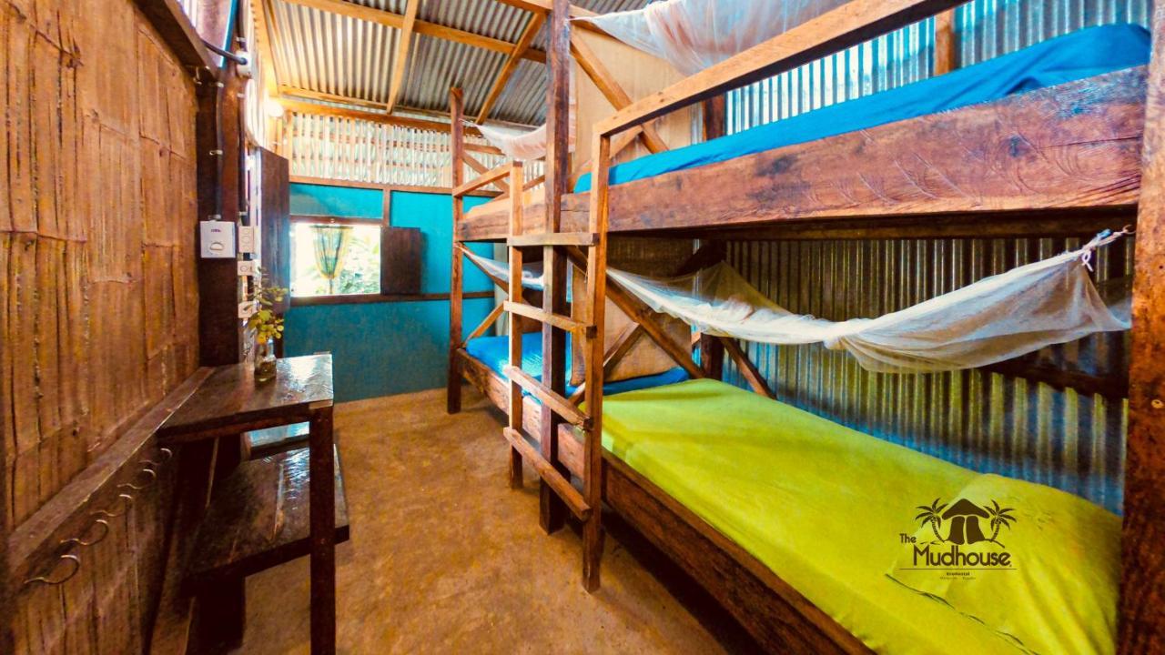 The Mudhouse Hostel Mompiche Bagian luar foto