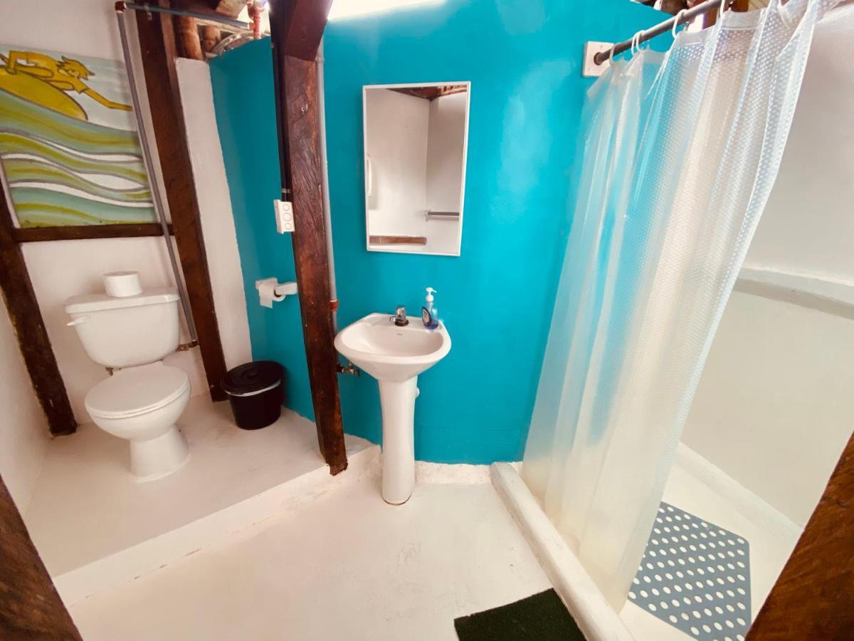 The Mudhouse Hostel Mompiche Bagian luar foto