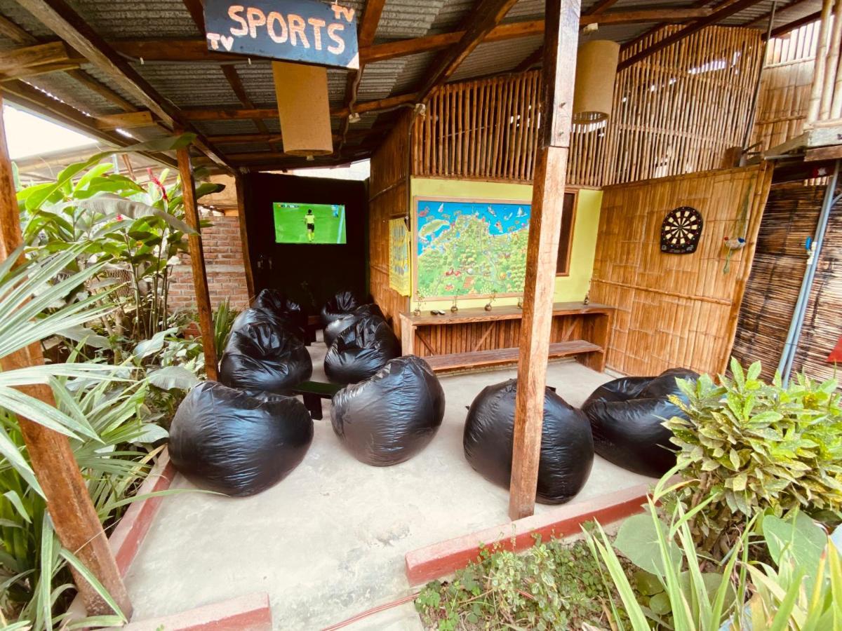 The Mudhouse Hostel Mompiche Bagian luar foto