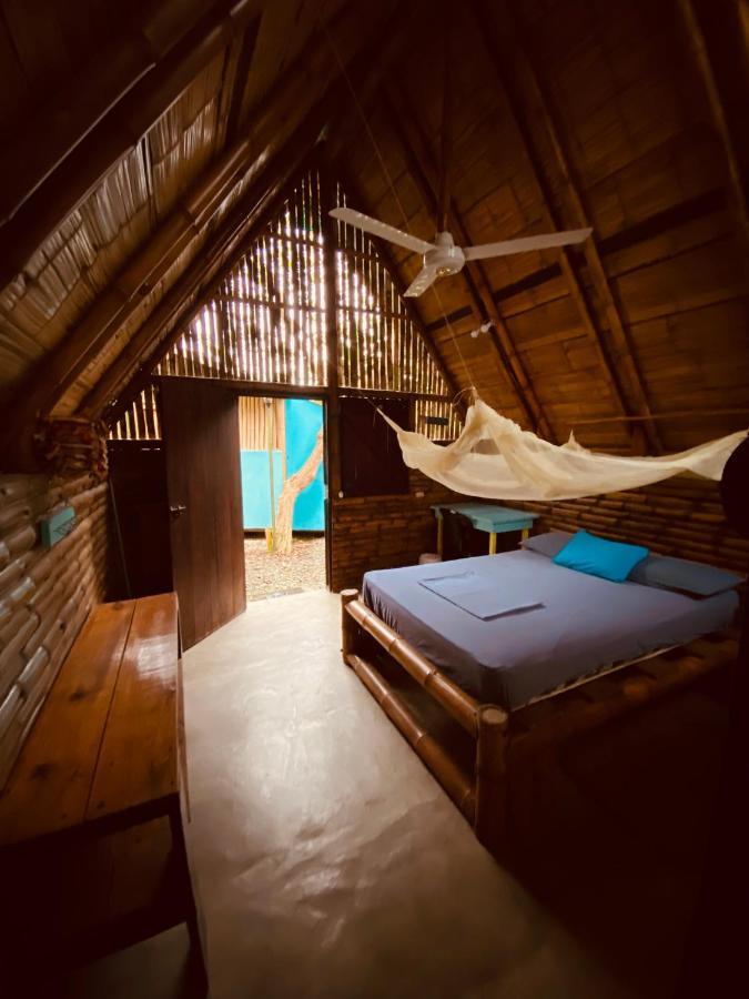 The Mudhouse Hostel Mompiche Bagian luar foto