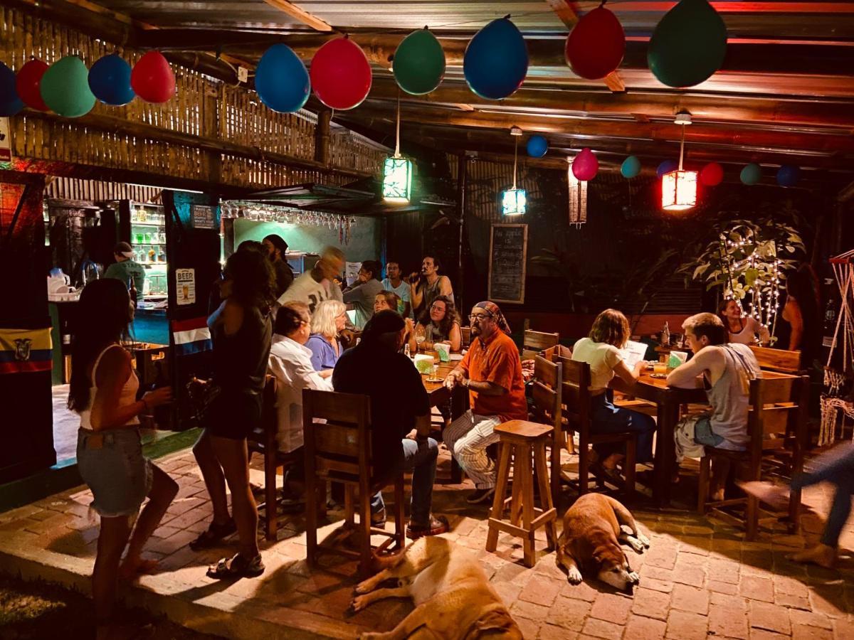 The Mudhouse Hostel Mompiche Bagian luar foto
