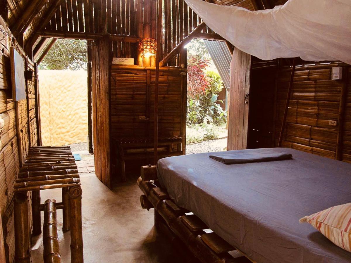 The Mudhouse Hostel Mompiche Bagian luar foto