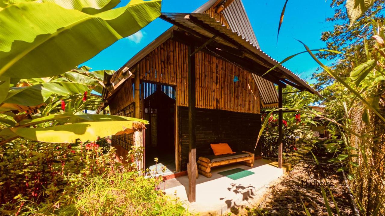 The Mudhouse Hostel Mompiche Bagian luar foto