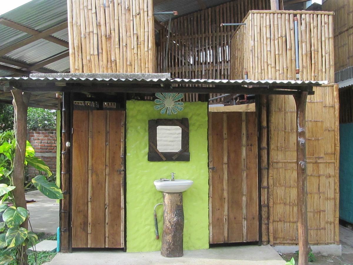 The Mudhouse Hostel Mompiche Bagian luar foto